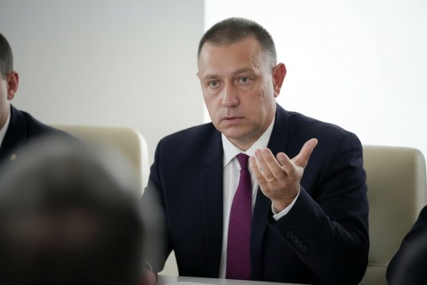 edited fifor atac la bolojan si a tradat colegii primari pentru un loc caldut de unde taie si spanzura in numele reformei 698adf4625290