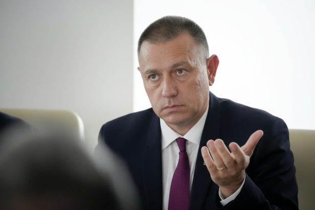 edited mihai fifor il acuza pe ilie bolojan ca taie norma de hrana a militarilor moralul trupei este principala arma 699458e64791d