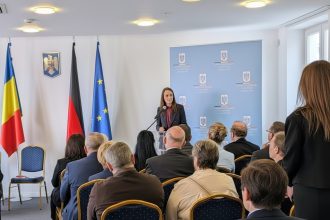 edited oana toiu anunta cursuri de limba romana si reluarea comisiei mixte romania bavaria 69918f5eefa0a