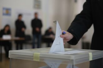 edited scade numarul romanilor cu drept de vot 6980bf2ff2532