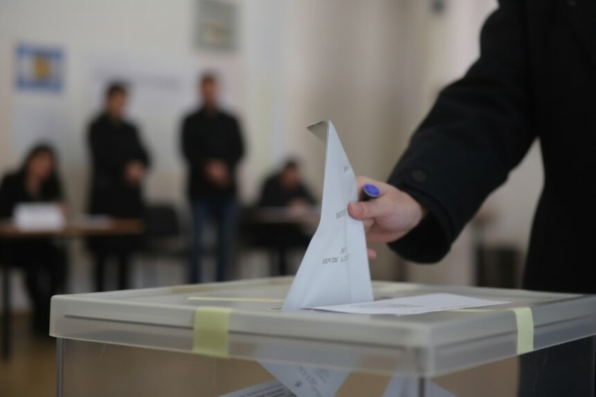 edited scade numarul romanilor cu drept de vot 6980bf2ff2532