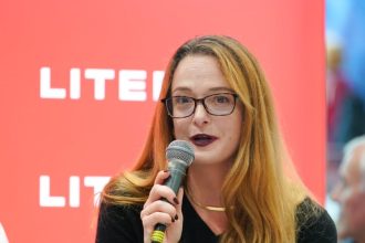 este foarte dificil sa iesi din totalitarism si nu cred ca vreo tara a facut acest lucru perfect 6982f68c8bbe4