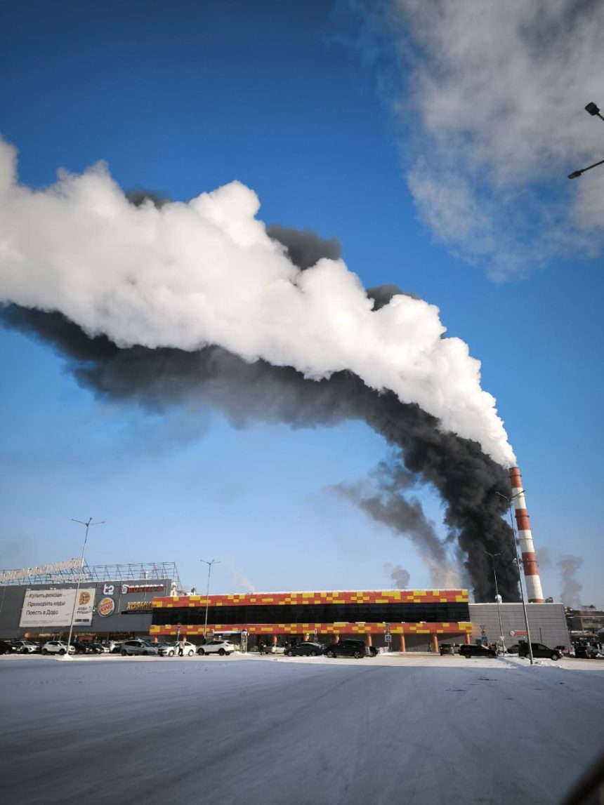 explozii la o rafinarie lukoil din nordul rusiei la peste 2 000 km de ucraina 698d9fe038456