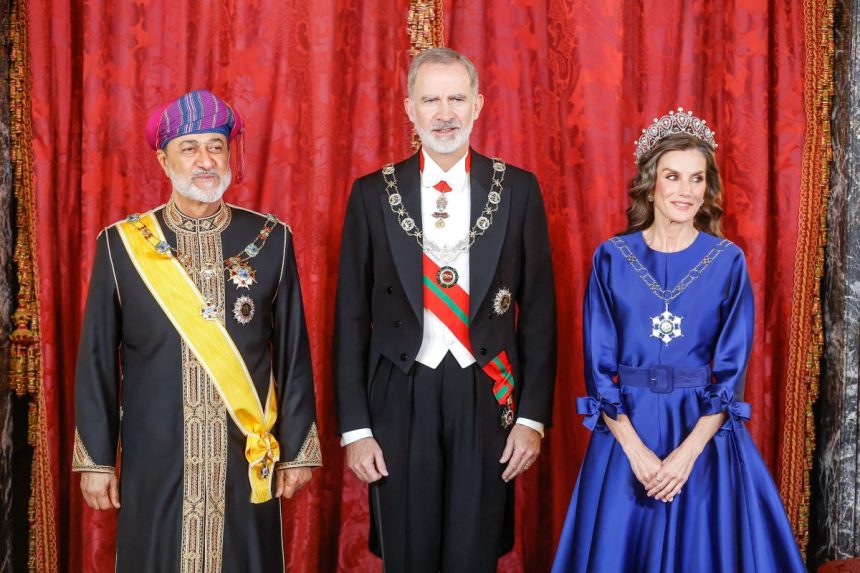 familia regala spaniola isi mareste veniturile ce salarii anuale vor incasa regele felipe al vi lea si regina letizia 699b2e0b3d24f