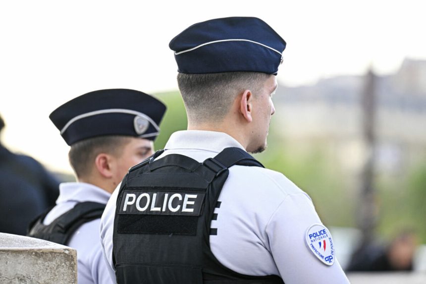 focuri de arma la paris dupa ce un barbat a atacat un sofer de autobuz 698cb57e6d5bd