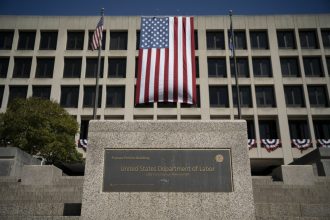 ft guvernul sua va finanta grupuri de reflectie si organizatii caritabile din europa aliniate miscarii maga 6985aeaba4105