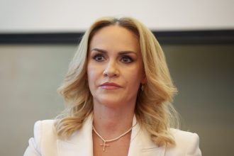 gabriela firea in plenul parlamentului european un copil poate fi distrus cu un singur clic masuri urgente cerute impotriva abuzului online 698c3eb714167