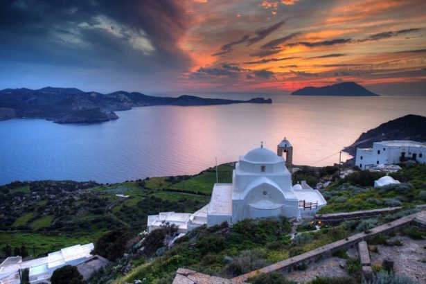 grecia risca sa piarda un peisaj unic in lume insula milos sub asediul dezvoltarii imobiliare 6992bcf2dc1cf