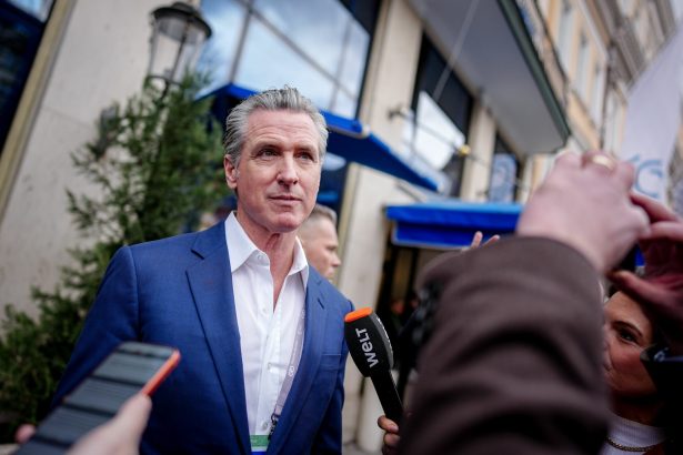 guvernatorul californiei donald trump cel mai distructiv presedinte din istoria sua 698f5e5f169ea