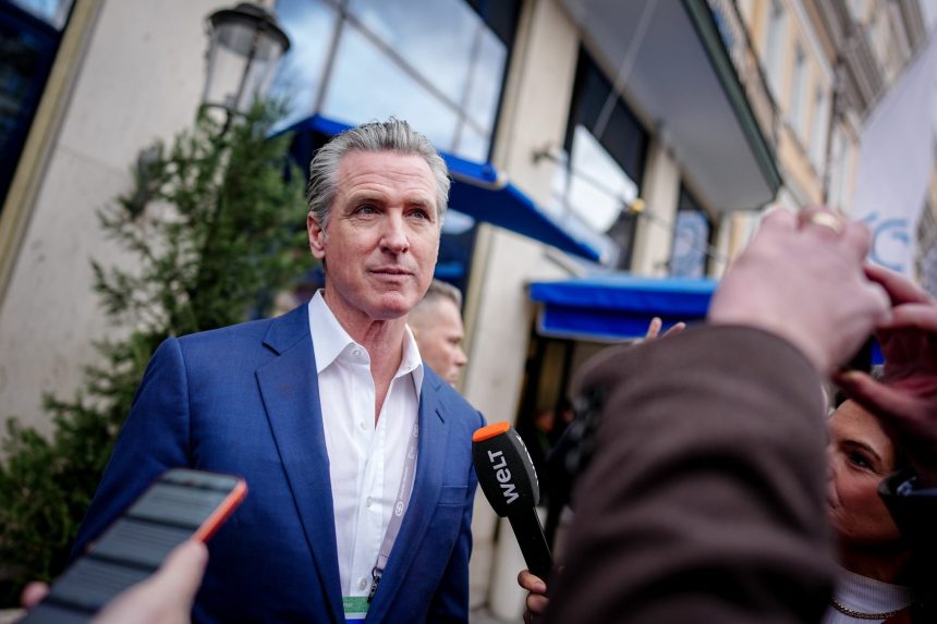 guvernatorul californiei donald trump cel mai distructiv presedinte din istoria sua 698f5e5f169ea