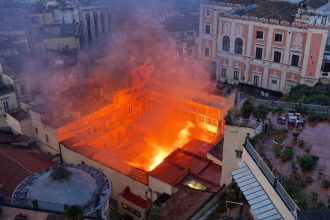 incendiu devastator la teatrul sannazaro din napoli cupola a ars complet cladirea grav afectata 699562350c7c7