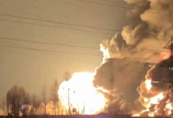 incendiu la o baza militara din rusia dupa un atac cu rachete 698d4e2e73ee2