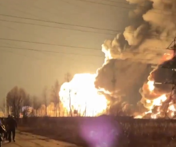 incendiu la o baza militara din rusia dupa un atac cu rachete 698d4e2e73ee2