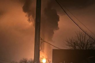 incendiu urias la o rafinarie strategica din sudul rusiei dupa un atac cu drona 699438d94bca4