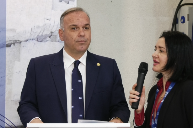 insula thassos vrea si mai multi turisti romani primarul a venit la bucuresti sa i convinga pe nehotarati 698e01d2e1966