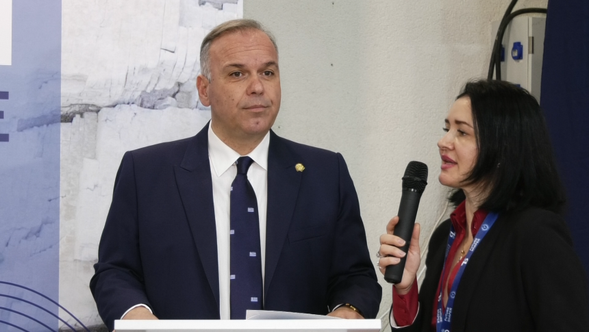 insula thassos vrea si mai multi turisti romani primarul a venit la bucuresti sa i convinga pe nehotarati 698e01d2e1966