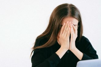 inteligenta artificiala ne face sa muncim mai putin un studiu arata exact contrariul 6992a69bea8e9