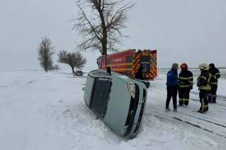 interventii in sapte judete pe fondul viscolului zeci de persoane blocate in masini si peste o mie de oameni fara curent 6999bc300c143