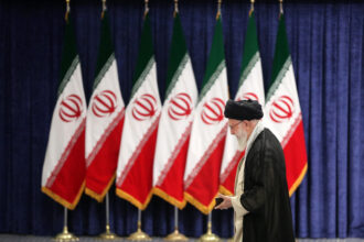 khamenei ameninta sua cu conflict regional daca ataca iranul navele americane se aduna in orientul mijlociu 697f529a2a491