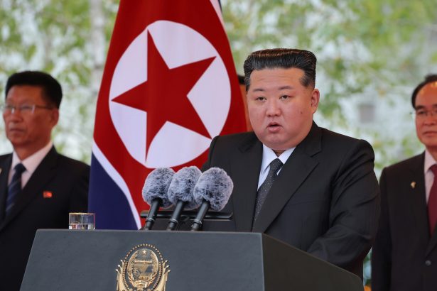 kim jong un marcheaza incheierea unui proiect de locuinte in phenian inaintea congresului partidului muncitoresc 6993b0f1bf779