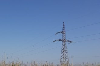 liniile electrice care traverseaza terenurile ar putea fi mutate la cererea proprietarilor 698c60ae2122b