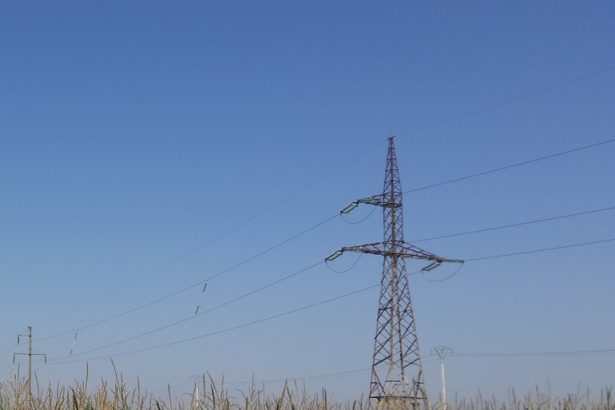 liniile electrice care traverseaza terenurile ar putea fi mutate la cererea proprietarilor 698c60ae2122b