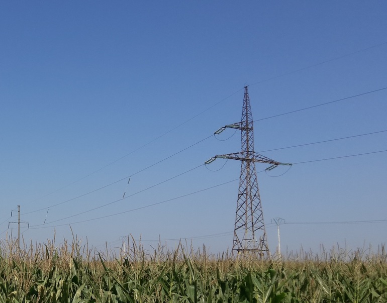 liniile electrice care traverseaza terenurile ar putea fi mutate la cererea proprietarilor 698c60ae2122b