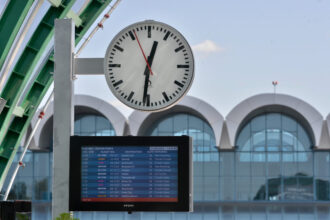 lucrari de deszapezire pe aeroporturile henri coanda si baneasa cnab nicio cursa nu este anulata din motive meteo 697f9e97ea626