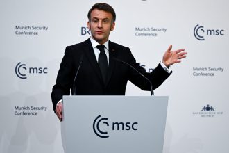 macron afirma ca europa trebuie sa si reproiecteze securitatea in mod independent vom trai cu rusia in acelasi loc nu vreau ca aceasta negociere sa fie organizata de altcineva 698fa5d2ad769