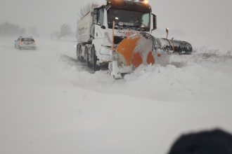 mai multe persoane blocate in masini pe drumurile din braila din cauza zapezii 69994baf17ad6