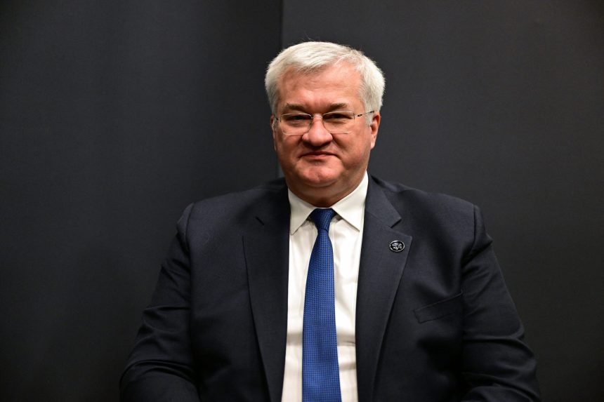 ministrul ucrainean de externe sustine ca beijingul poate contribui la incheierea razboiului 698f07f88d555