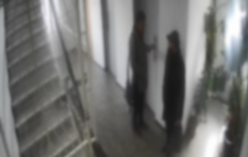 o femeie de 75 de ani din capitala talharita de doi tineri care se dadeau vanzatori de parfumuri 698b19c0c8c03