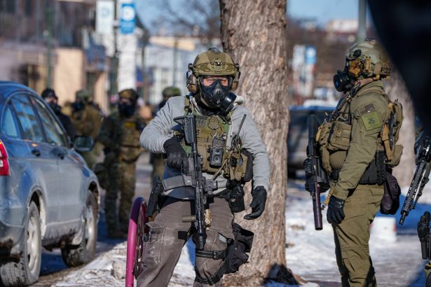 ofiterii federali din minneapolis vor primi camere video corporale in timpul operatiunilor din oras 6981a8a86019b