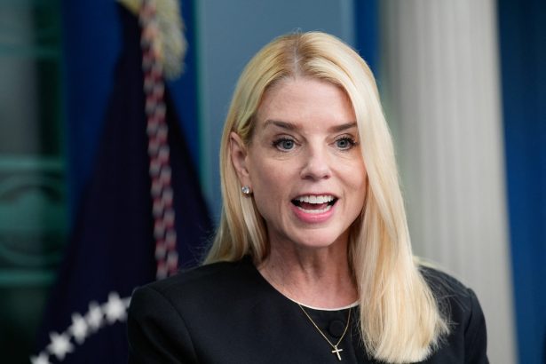 pam bondi anunta publicarea tuturor dosarelor epstein peste 300 de nume apar in arhive 6992db4c59399