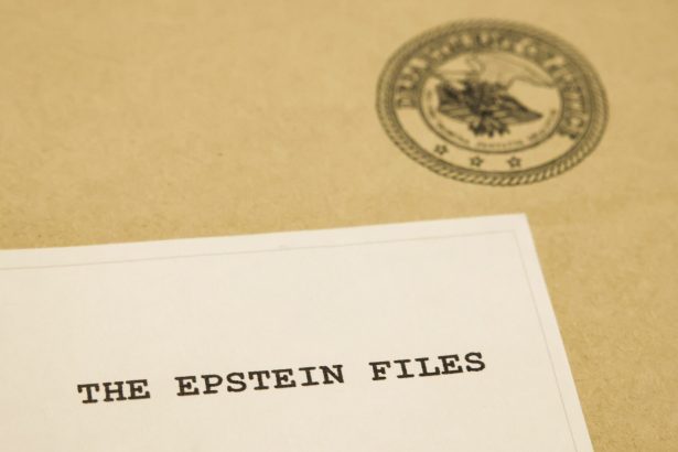 parisul va infiinta o echipa speciala pentru a analiza posibila implicare a cetatenilor francezi in infractiunile lui jeffrey epstein 699127c32a004