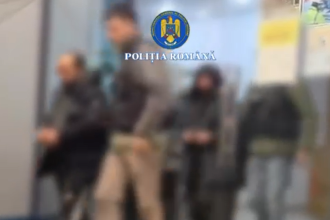 patru frati minori erau obligati de parinti si unchi sa cerseasca in capitala 6996b0cc42490