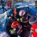 persoana surprinsa sub acoperisul unei anexe prabusite in ploiesti victima transportata la spital 6996bdcadb502
