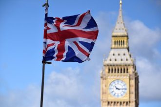 persoanele cu dubla cetatenie nu vor mai avea acces in marea britanie daca nu prezinta pasaport britanic valabil 699024647dee3