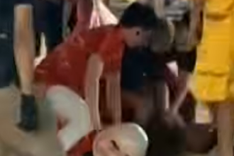 politia thailandeza s a deghizat in dansatori cu costume de leu pentru a prinde un hot profesionist 6998065bdb5a4