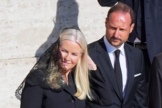 printesa mostenitoare a norvegiei isi cere scuze fata de membrii familiei regale pentru contactele sale cu epstein 69860a1b37e93