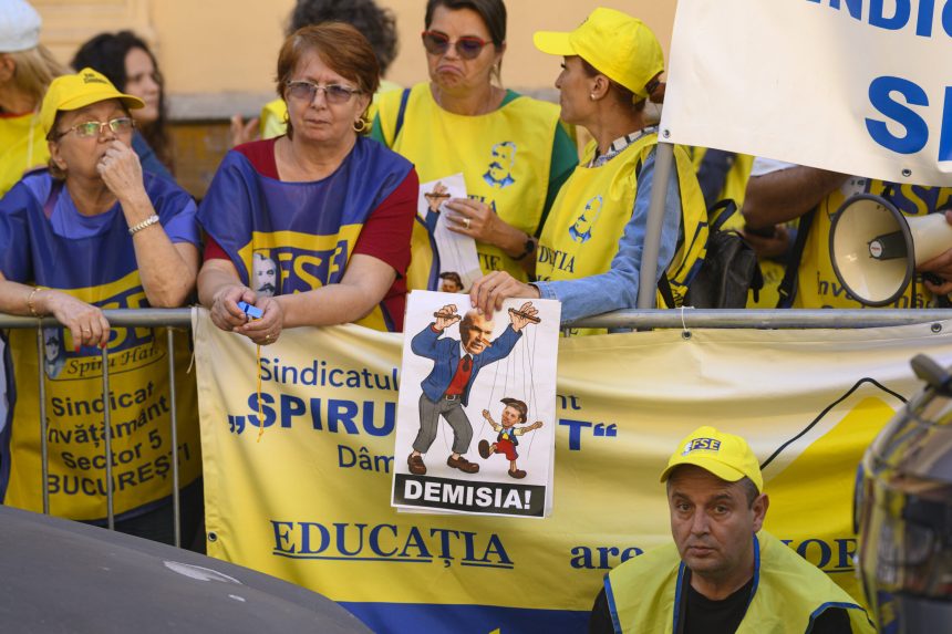 protest al sindicatelor din educatie la palatul cotroceni sub sloganul scoala saraca tara needucata anosr se alatura 699ed45b16f0c