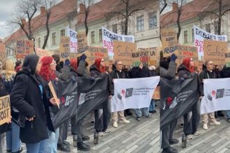 protest in fata rectoratului ubb studentii nemultumiti de taxele majorate ce transmite ubb 699ef41cb61a8