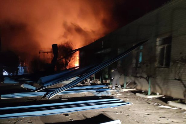 rusia a atacat o centrala din odesa provocand pene de curent dar si un incendiu 698ade931cbe2