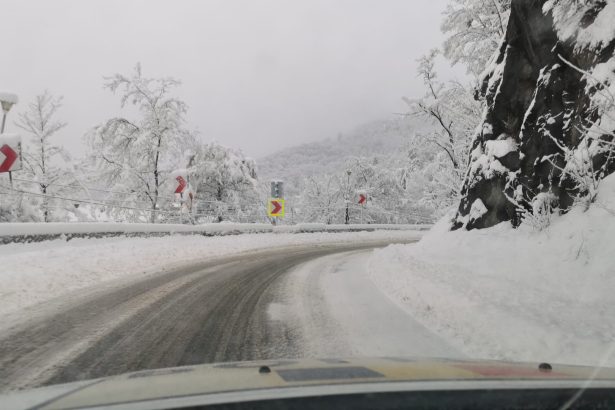 situatia la ora 12 00 trafic oprit pe trei drumuri nationale restrictii pe alte opt drumuri 699989d09d496