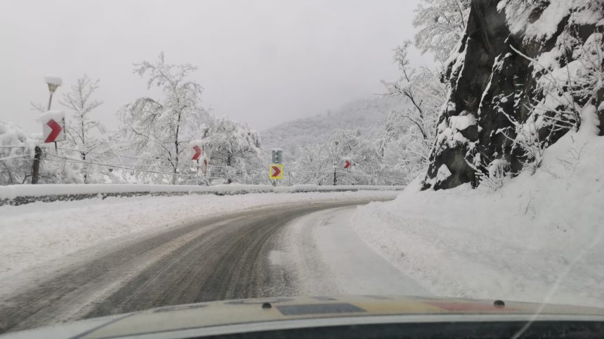 situatia la ora 12 00 trafic oprit pe trei drumuri nationale restrictii pe alte opt drumuri 699989d09d496