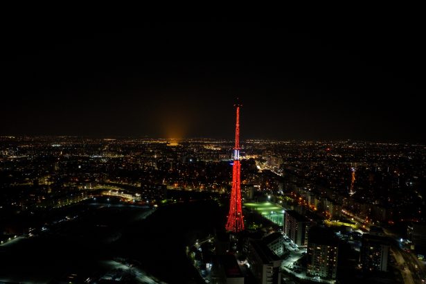 sts peste 140 de cladiri din romania vor fi iluminate in rosu de ziua europeana a numarului 112 698c6b21c37a3