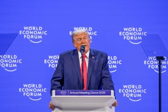 sua aplica tarif global de 10 pentru majoritatea importurilor in ciuda planului initial de 15 699d7938f2bd3