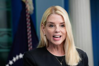 sua pam bondi audiere tensionata cu replici taioase in congres pe tema dosarului jeffrey epstein 698ebc9c82b95