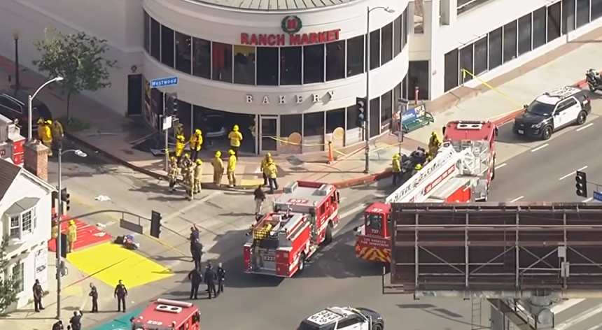 sua trei morti si sase raniti dupa ce o masina a lovit un biciclist si a intrat intr un supermarket 69853d05337bf