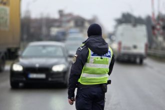 trafic aglomerat pe valea prahovei la inceput de vacanta coloane de pana la 5 km pe dn1 698f398b7c55a